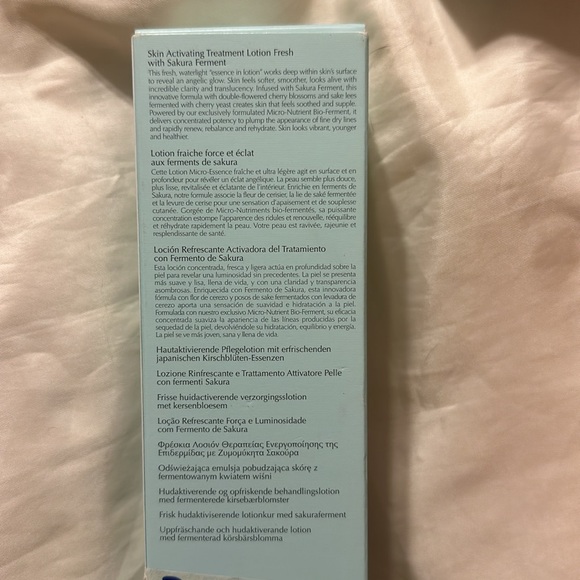 Estée Lauder Micro Essence with Sakura Ferment - Picture 4 of 5